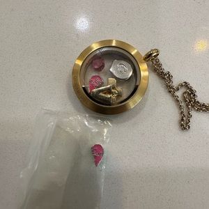 Origami owl necklace. Gold. With charms.